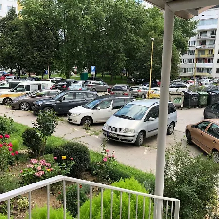 Jedenast.sk, Namestie Kozmonautov 5