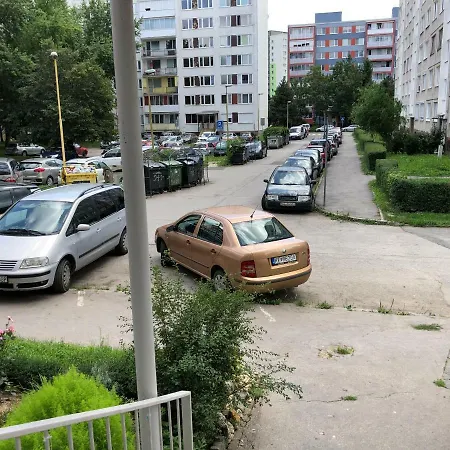 Jedenast.sk, Namestie Kozmonautov 5 * 코시체