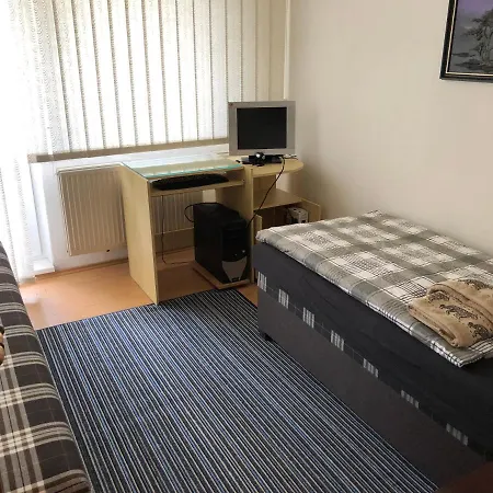 Jedenast.sk, Namestie Kozmonautov 5 * 코시체